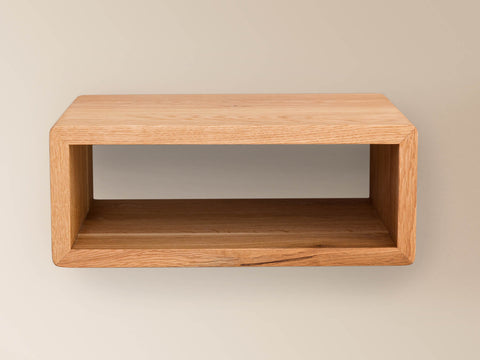 frontansicht wandhängender nachttisch nordic space aus eiche massivholz geölt