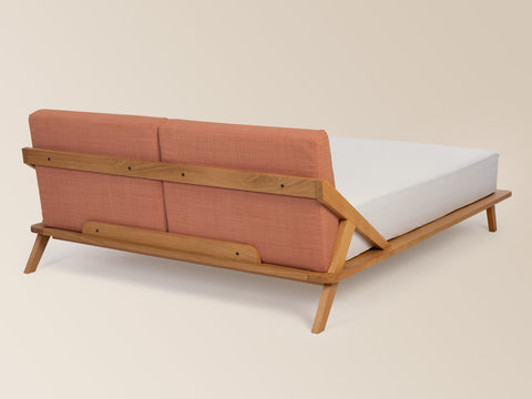 rückansicht nordic space bett aus eiche massivholz von ellenberger design mit rückenpolstern sandstein rot für matratzengrößen ab 160cm #160-SR-180-SR-200-SR