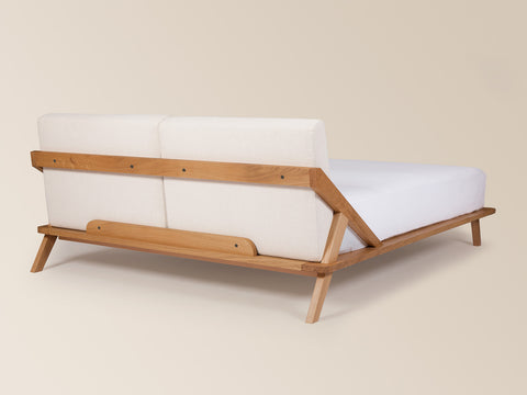 rückansicht nordic space bett aus eiche massivholz von ellenberger design mit rückenpolstern aus stoff natur für breiten ab 160cm #160-N-180-N-200-N